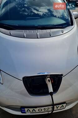 Хетчбек Nissan Leaf 2013 в 