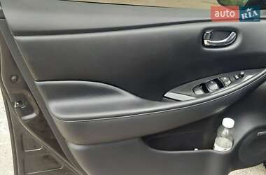 Хетчбек Nissan Leaf 2014 в 