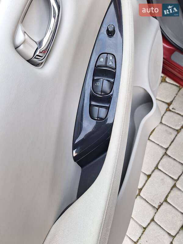 Хетчбек Nissan Leaf 2012 в Луцьку