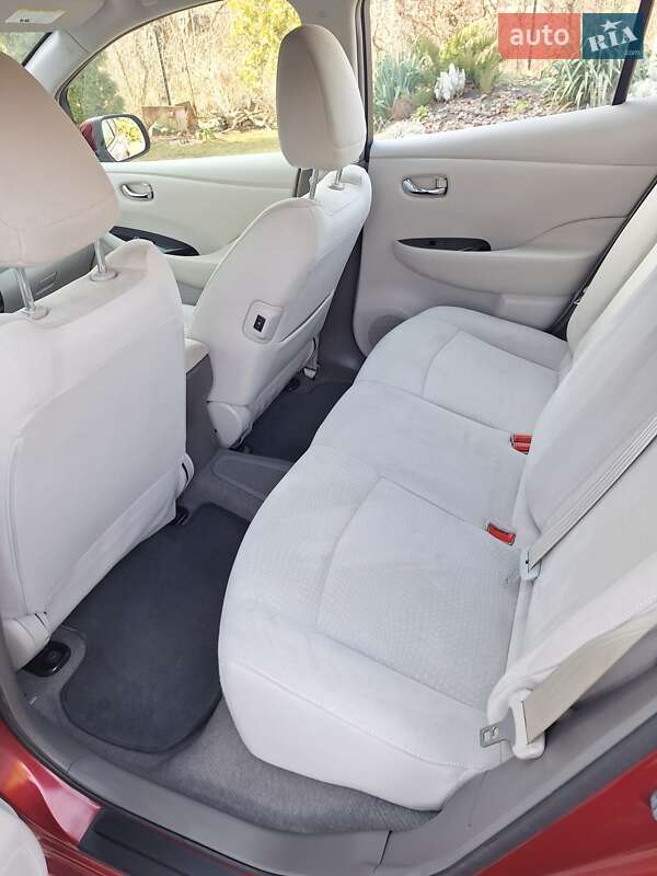 Хетчбек Nissan Leaf 2012 в Луцьку