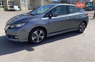 Хэтчбек Nissan Leaf 2021 в 