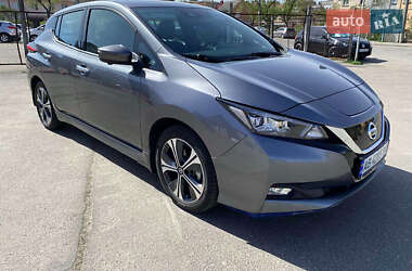 Хэтчбек Nissan Leaf 2021 в 