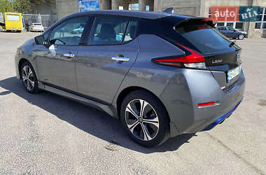 Хэтчбек Nissan Leaf 2021 в 