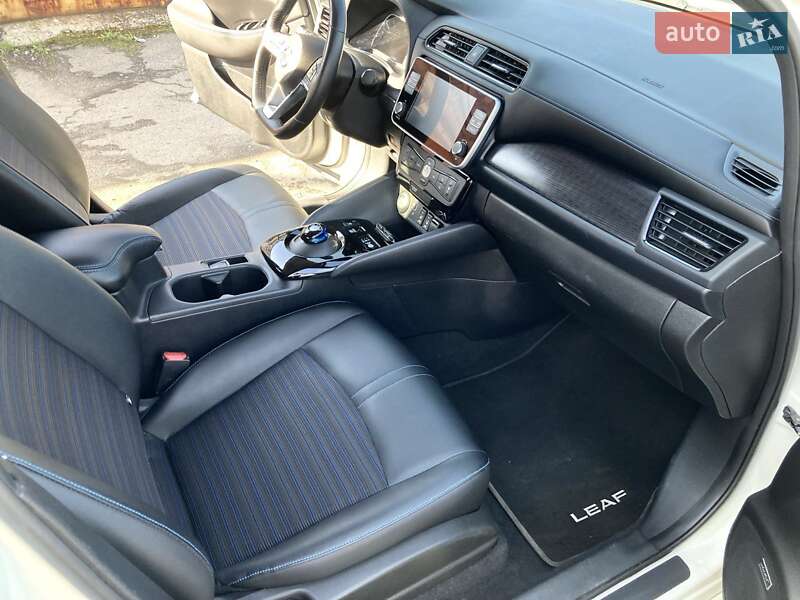 Хетчбек Nissan Leaf 2019 в Дніпрі