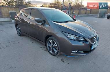 Хэтчбек Nissan Leaf 2019 в 