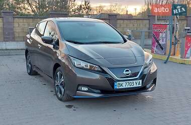 Хэтчбек Nissan Leaf 2019 в 