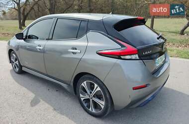 Хэтчбек Nissan Leaf 2019 в 