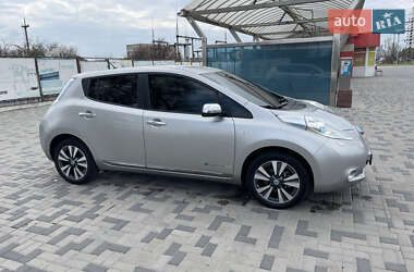 Хэтчбек Nissan Leaf 2014 в 
