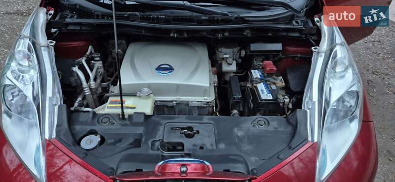 Хэтчбек Nissan Leaf 2015 в Одессе