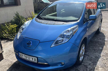 Хэтчбек Nissan Leaf 2012 в 