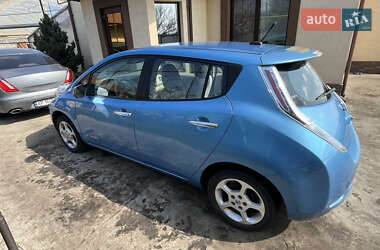 Хэтчбек Nissan Leaf 2012 в 