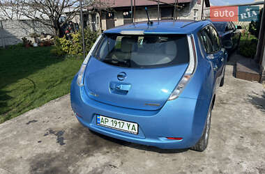 Хэтчбек Nissan Leaf 2012 в 