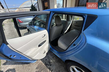 Хэтчбек Nissan Leaf 2012 в 