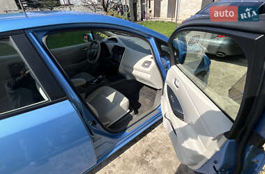 Хэтчбек Nissan Leaf 2012 в 