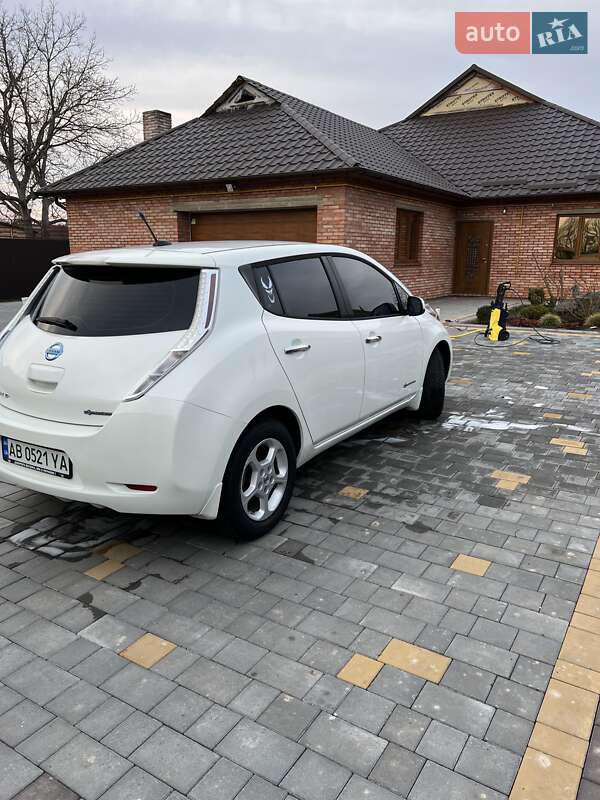 Хетчбек Nissan Leaf 2013 в Літині