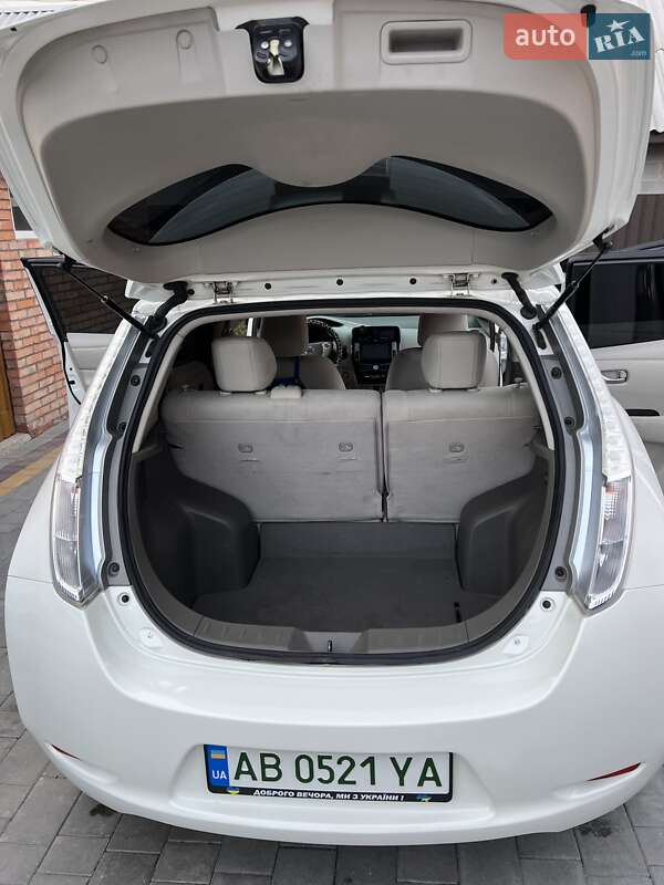 Хетчбек Nissan Leaf 2013 в Літині
