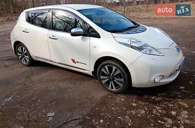 Хэтчбек Nissan Leaf 2013 в 