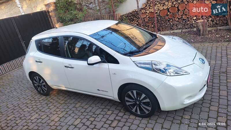 Хэтчбек Nissan Leaf 2016 в Ивано-Франковске