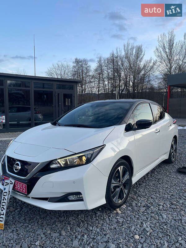 Хэтчбек Nissan Leaf 2021 в 