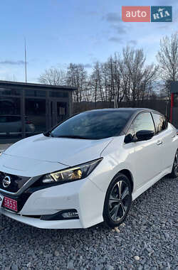 Хэтчбек Nissan Leaf 2021 в 