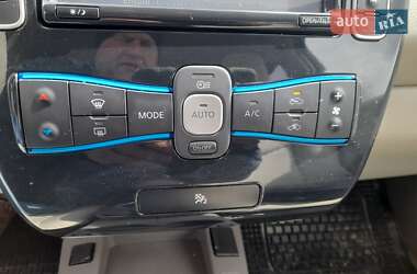 Хэтчбек Nissan Leaf 2012 в 