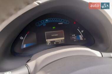 Хэтчбек Nissan Leaf 2012 в 
