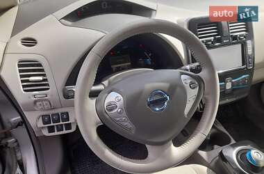 Хэтчбек Nissan Leaf 2012 в 