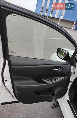 Хэтчбек Nissan Leaf 2019 в 