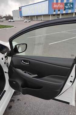 Хэтчбек Nissan Leaf 2019 в 