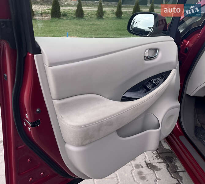 Хэтчбек Nissan Leaf 2012 в Львове