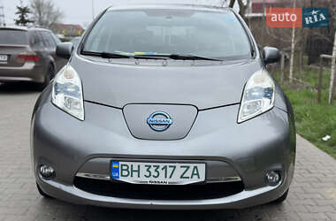 Хэтчбек Nissan Leaf 2012 в 