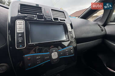 Хэтчбек Nissan Leaf 2012 в 