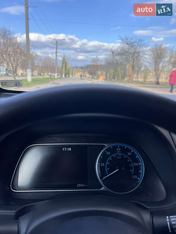 Хэтчбек Nissan Leaf 2023 в Калуше