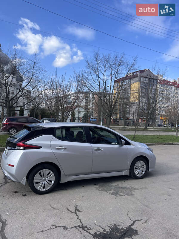 Хэтчбек Nissan Leaf 2023 в Калуше