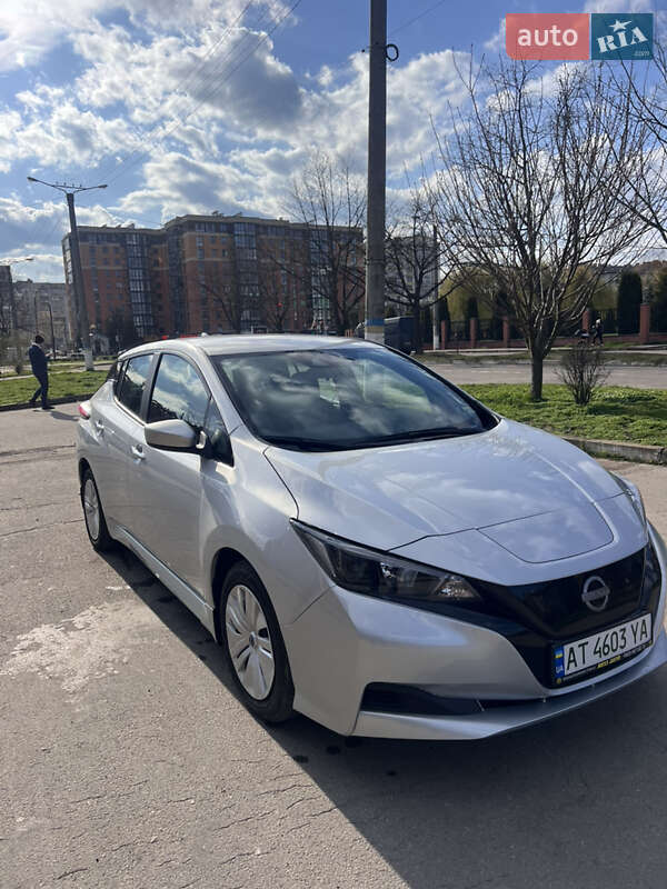 Хэтчбек Nissan Leaf 2023 в Калуше