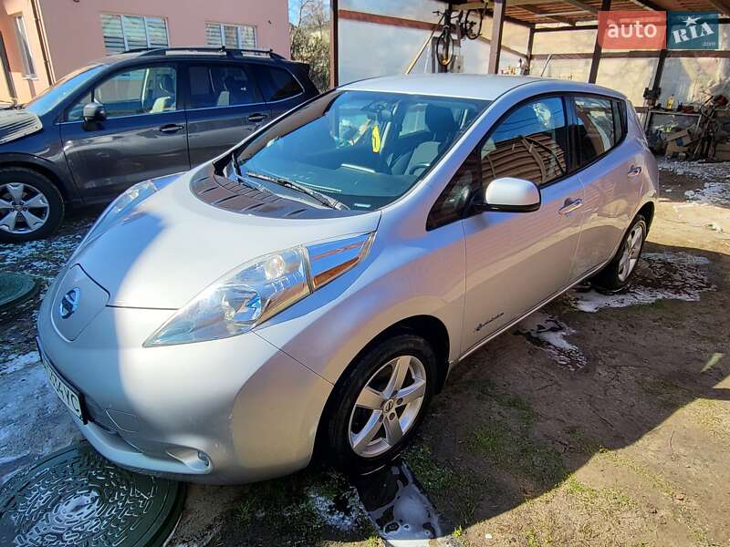 Хэтчбек Nissan Leaf 2013 в Киеве