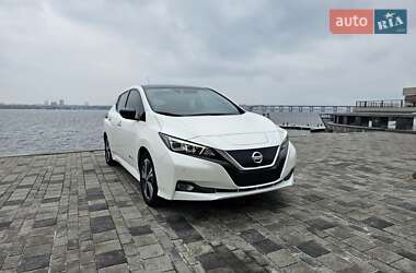 Хэтчбек Nissan Leaf 2018 в 