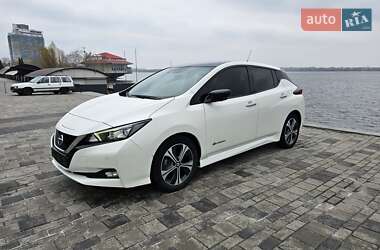 Хэтчбек Nissan Leaf 2018 в 
