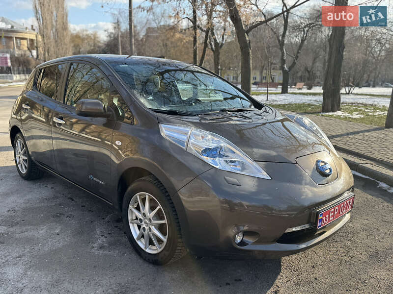 Хэтчбек Nissan Leaf 2017 в 