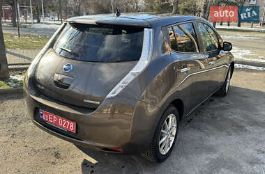 Хэтчбек Nissan Leaf 2017 в 