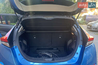 Хэтчбек Nissan Leaf 2019 в 