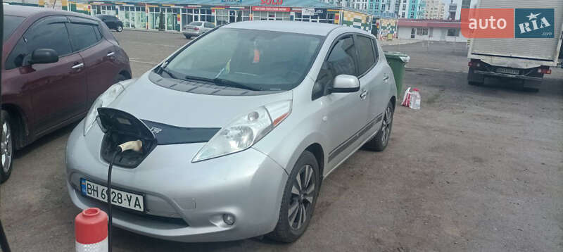 Хэтчбек Nissan Leaf 2017 в 