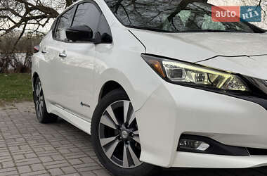 Хэтчбек Nissan Leaf 2019 в 