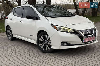 Хэтчбек Nissan Leaf 2019 в 