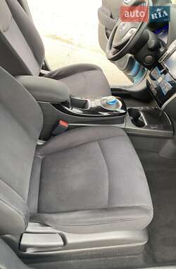 Хэтчбек Nissan Leaf 2014 в 
