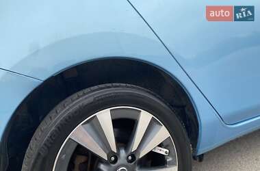Хэтчбек Nissan Leaf 2014 в 
