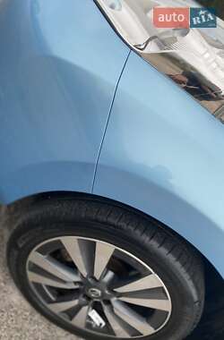 Хэтчбек Nissan Leaf 2014 в 