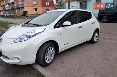 Хэтчбек Nissan Leaf 2012 в 