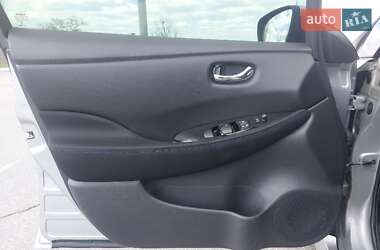 Хэтчбек Nissan Leaf 2021 в 