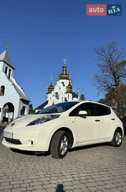 Хэтчбек Nissan Leaf 2012 в 